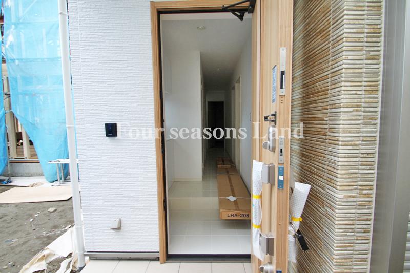 Entrance. Local (11 May 2013) Shooting