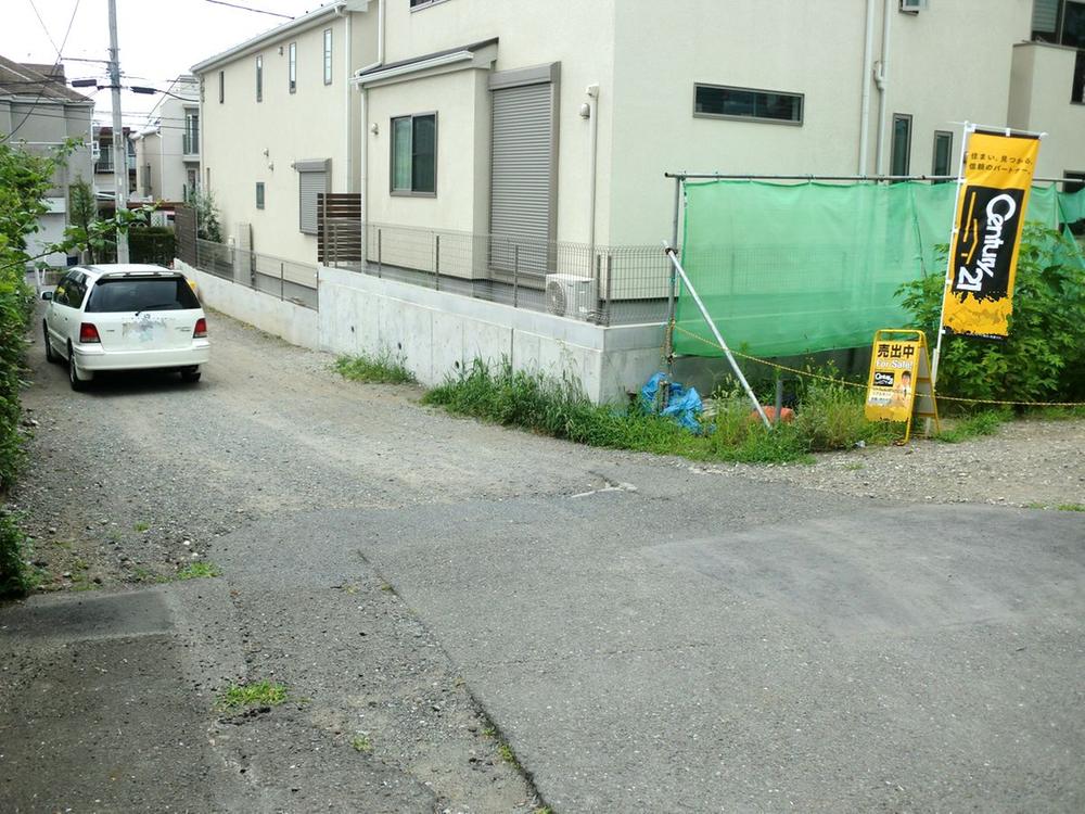 Local photos, including front road. Local (07 May 2013) Shooting