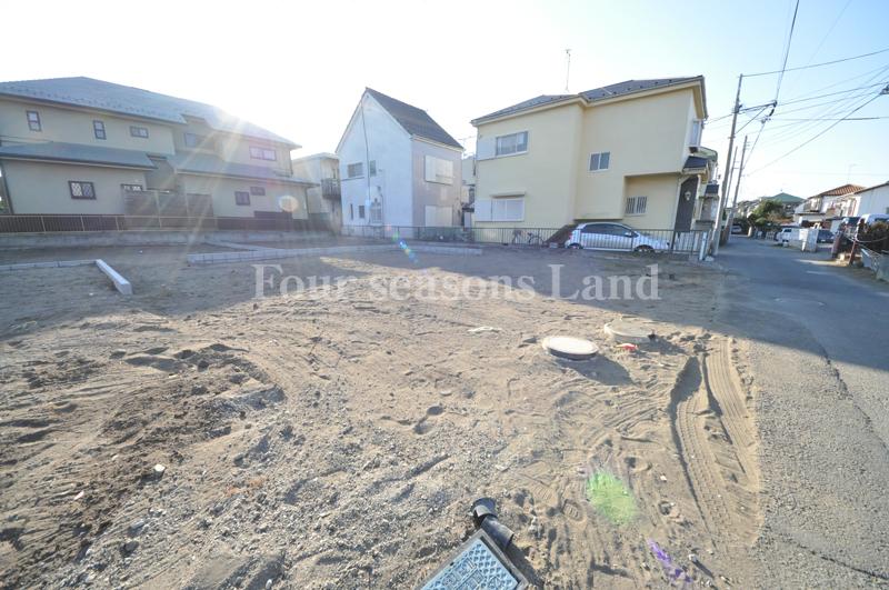 Local photos, including front road. Local (12 May 2013) shooting A Building