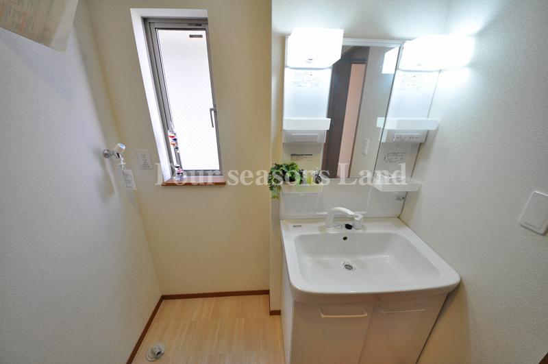 Wash basin, toilet. The company construction cases