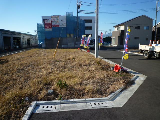 Local land photo. Compartment of the sale already also is progressing building construction work. 
