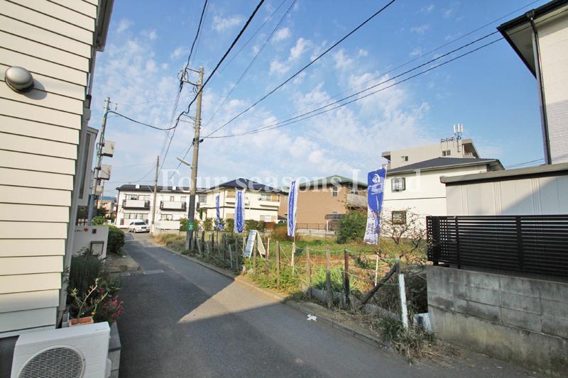 Local photos, including front road. Local (12 May 2013) Shooting