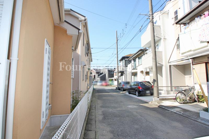 Local photos, including front road. Local (10 May 2013) Shooting