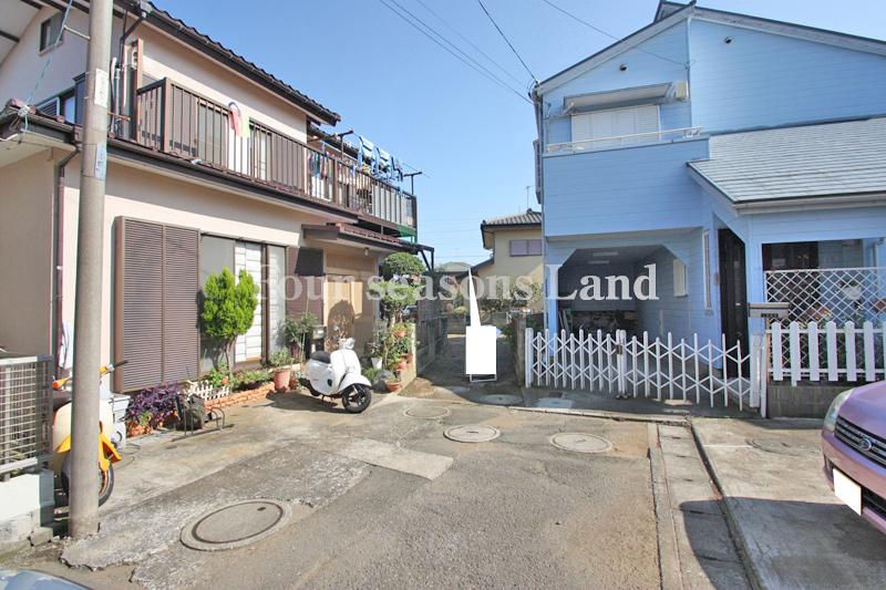 Local photos, including front road. Local (10 May 2013) Shooting