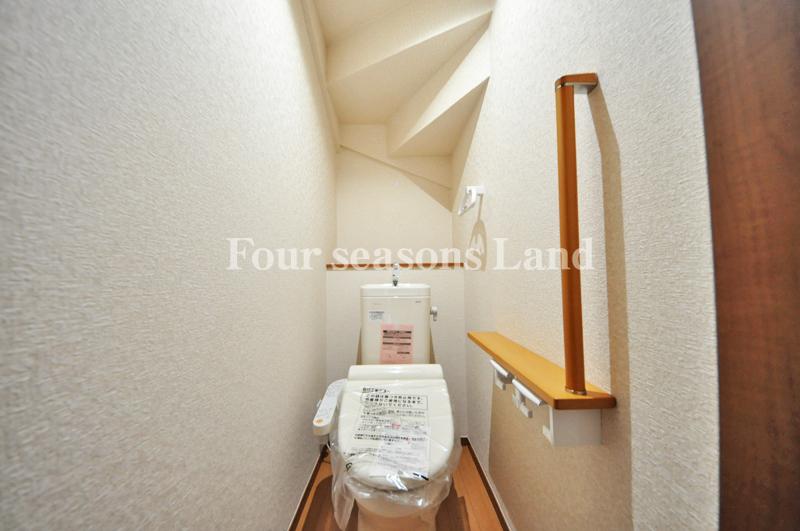 Toilet. Indoor (12 May 2013) Shooting