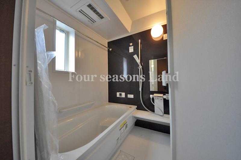 Bathroom. Indoor (12 May 2013) Shooting