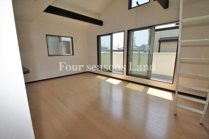 Living. The company construction cases