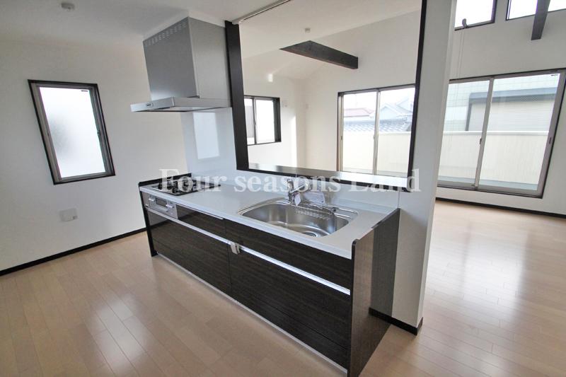 Kitchen. The company construction cases