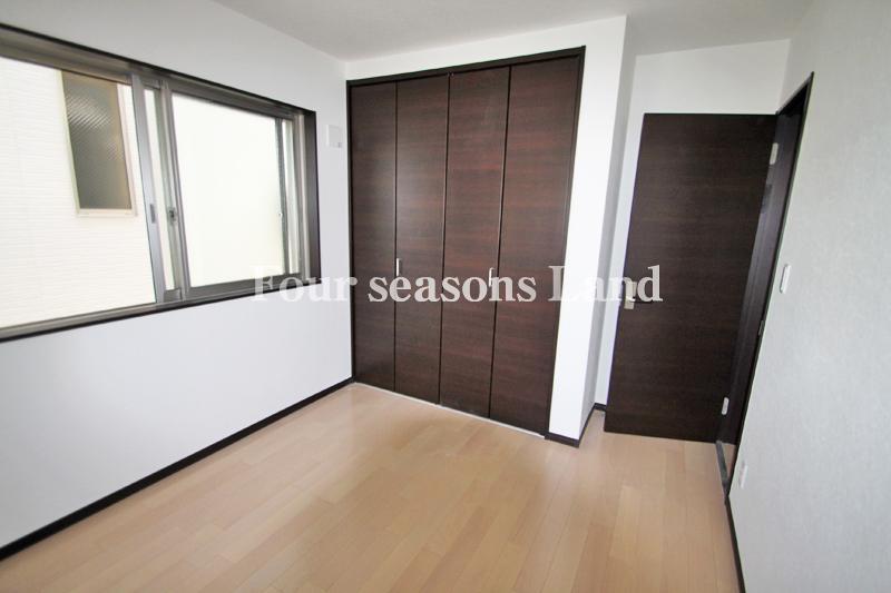 Non-living room. The company construction cases