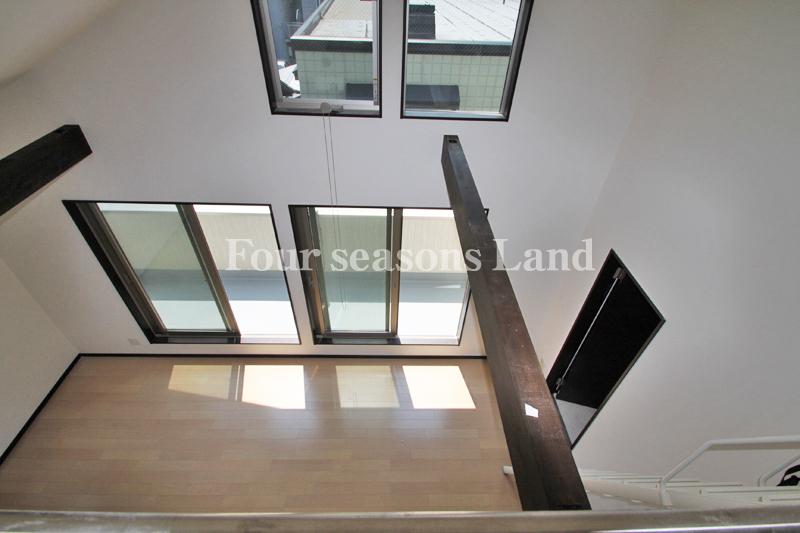 Living. The company construction cases