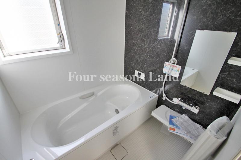 Bathroom. The company construction cases