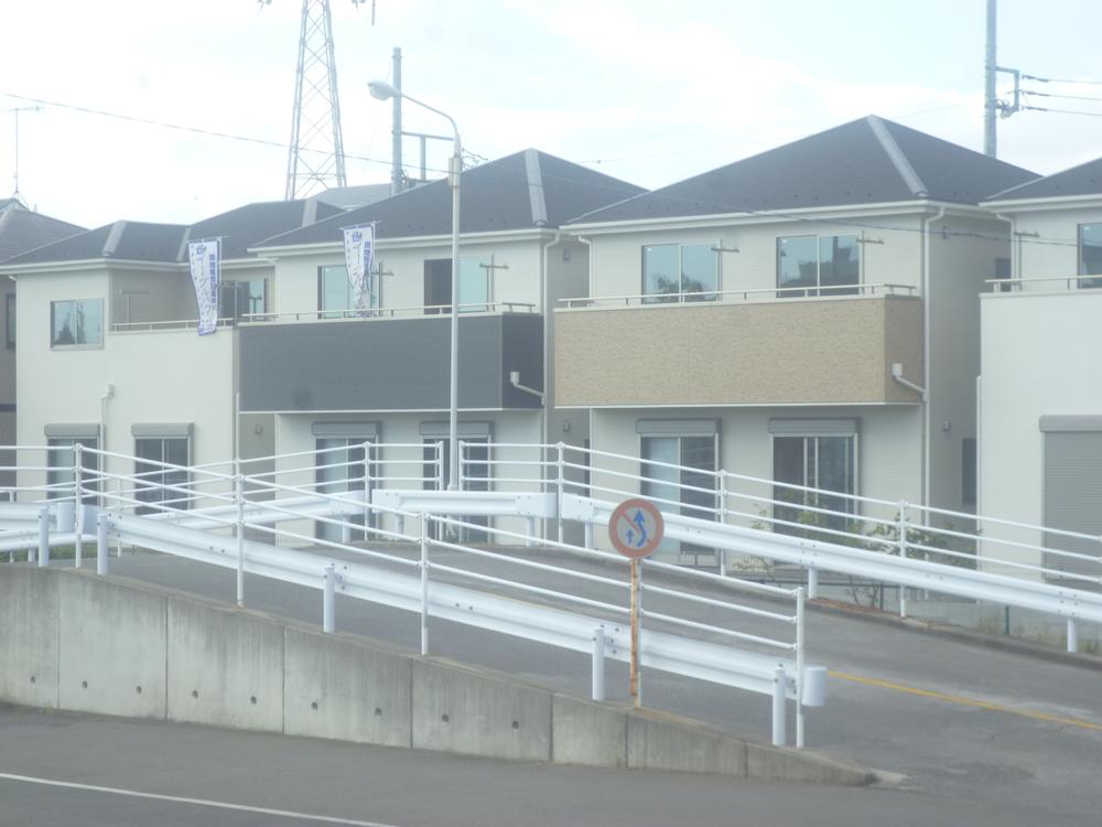 Local appearance photo. Shooting from the south side Good location with a sense of openness on the south side