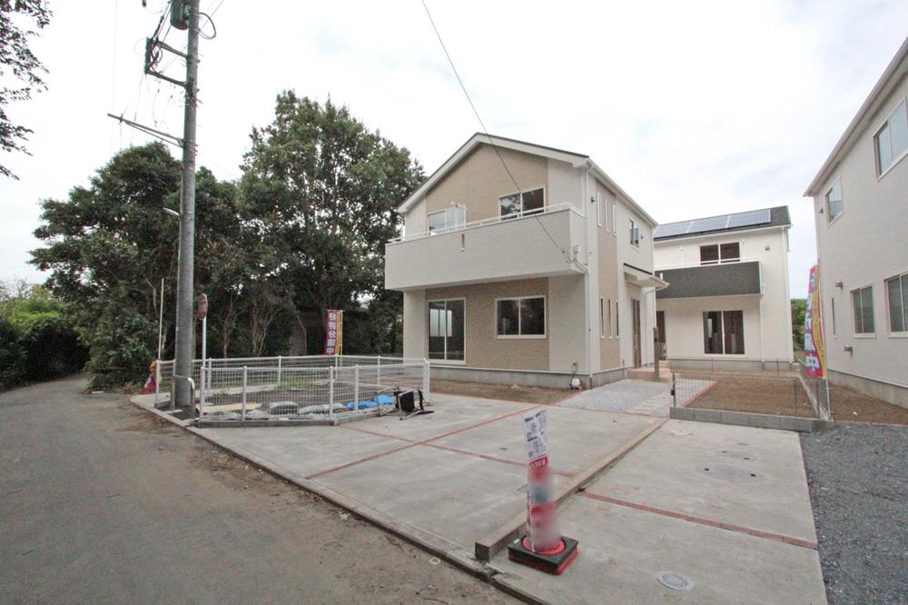 Local photos, including front road. Building 2 from the front The far side 1 Building