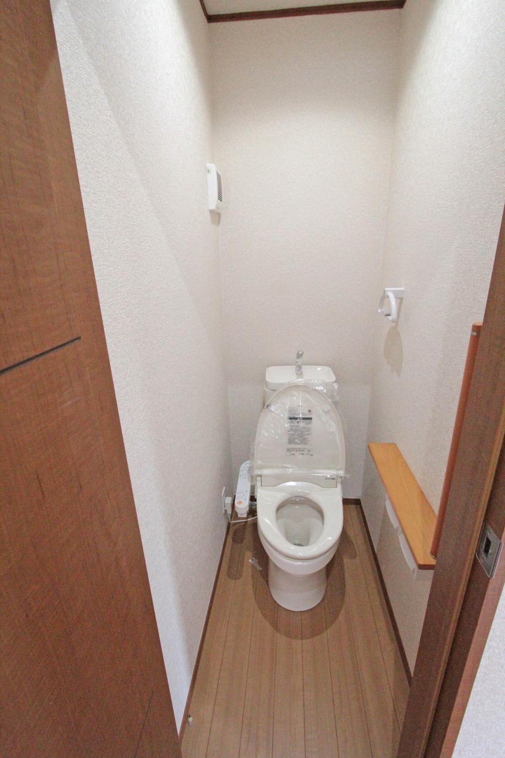 Toilet. 5 Building
