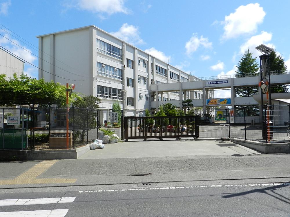 Junior high school. Chigasaki City Tsurugadai until junior high school 889m
