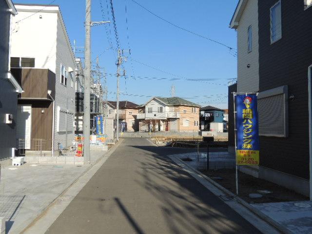 Local photos, including front road. Local (11 May 2013) Shooting