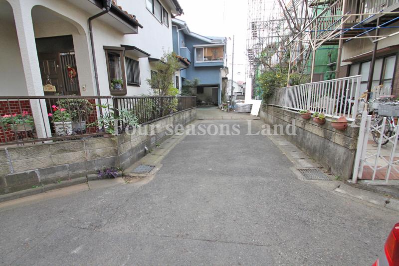 Local photos, including front road. Local (12 May 2013) Shooting