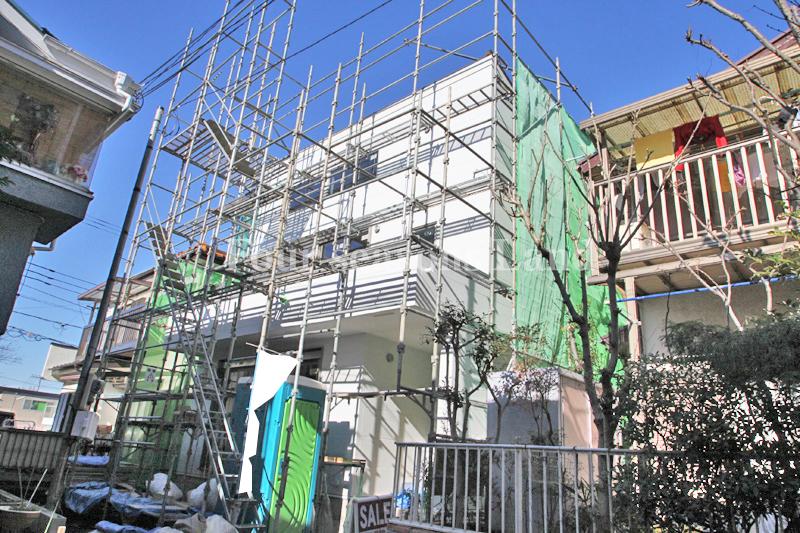 Local photos, including front road. Local (12 May 2013) Shooting