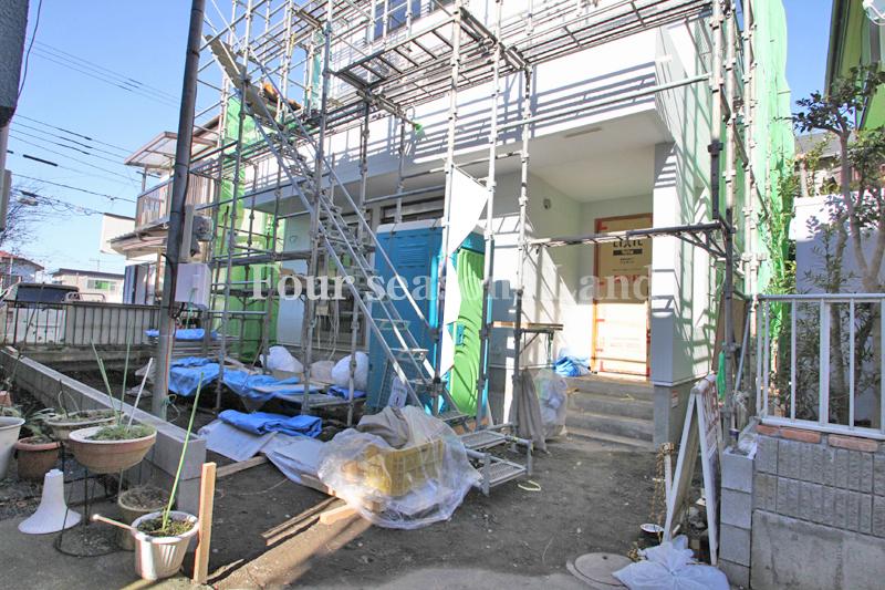 Parking lot. Local (12 May 2013) Shooting