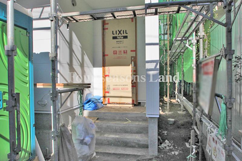 Local appearance photo. Local (12 May 2013) Shooting