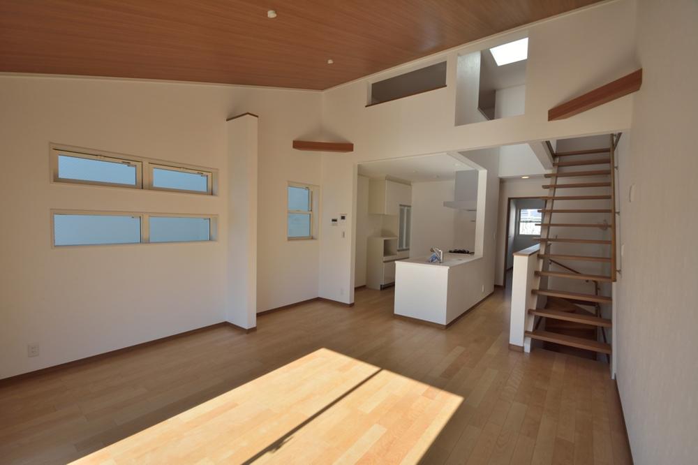 Living. Open living gradient ceiling.