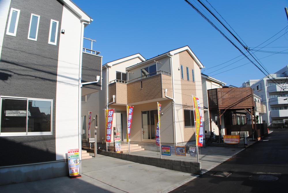 Local photos, including front road. Local (12 May 2013) Shooting