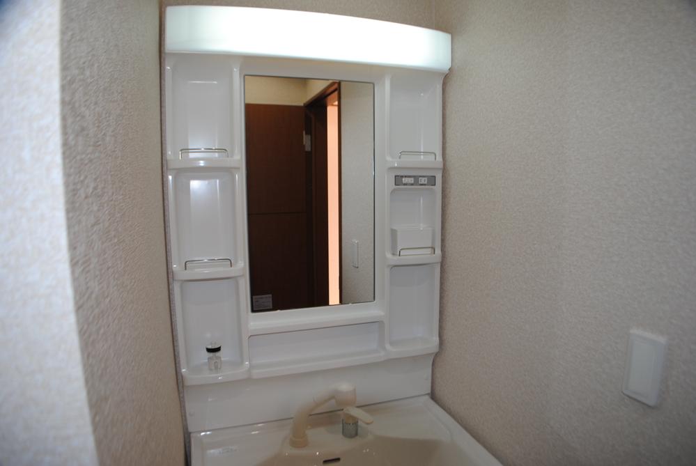 Wash basin, toilet. Indoor (12 May 2013) Shooting