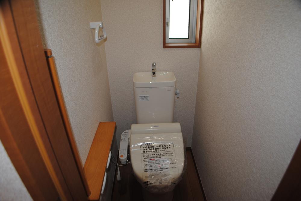 Toilet. Indoor (12 May 2013) Shooting