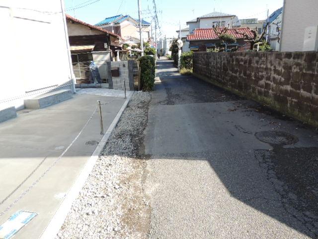 Local photos, including front road. Local (11 May 2013) Shooting