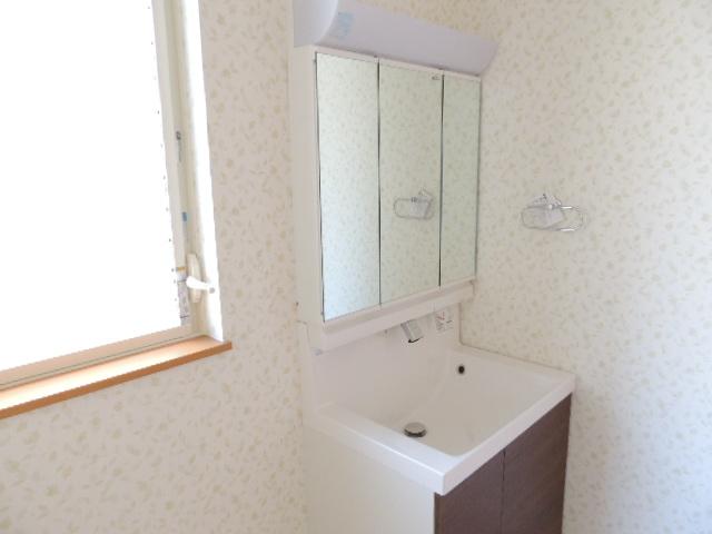 Wash basin, toilet. Indoor (11 May 2013) Shooting