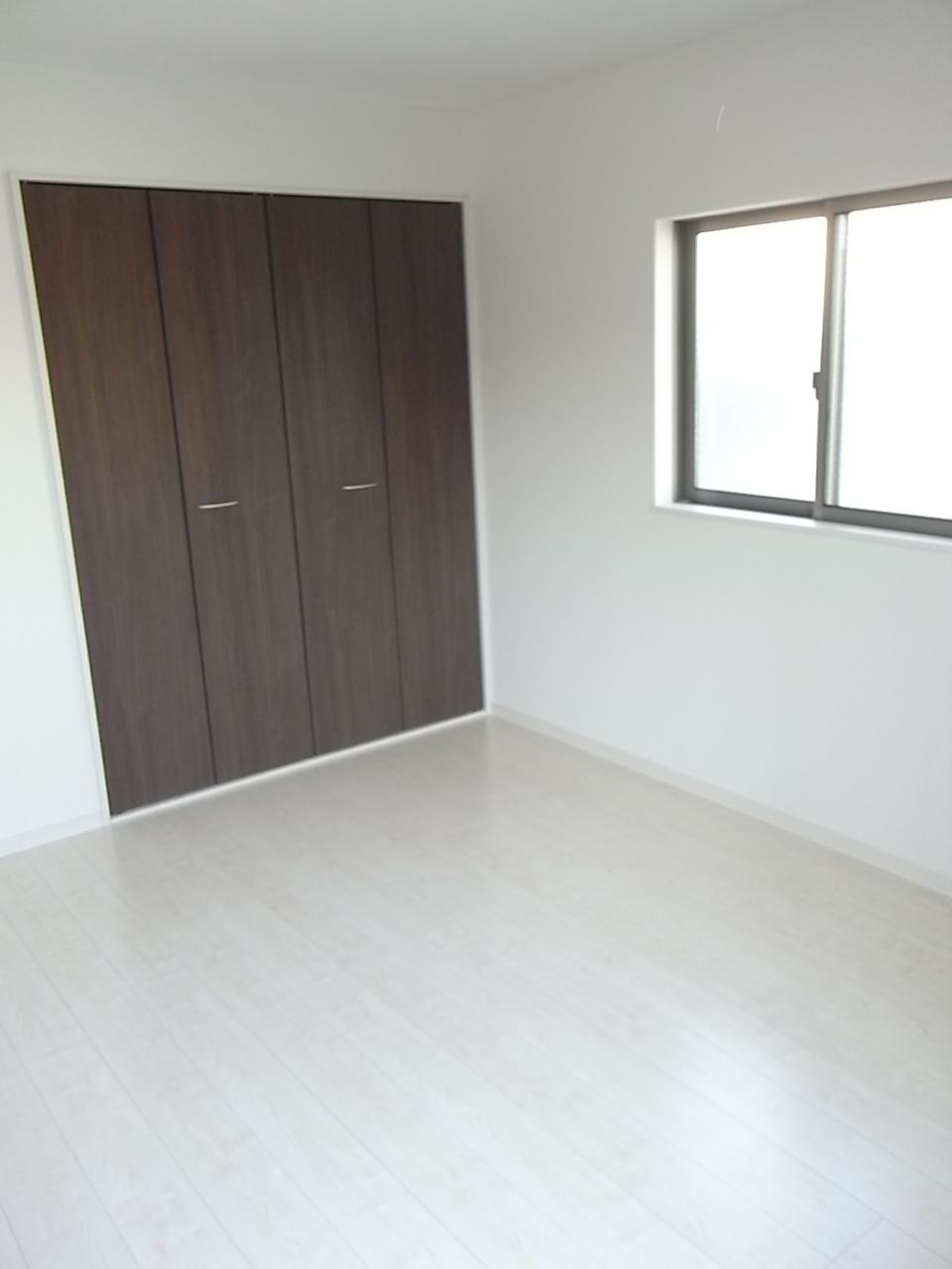 Non-living room. Same specifications