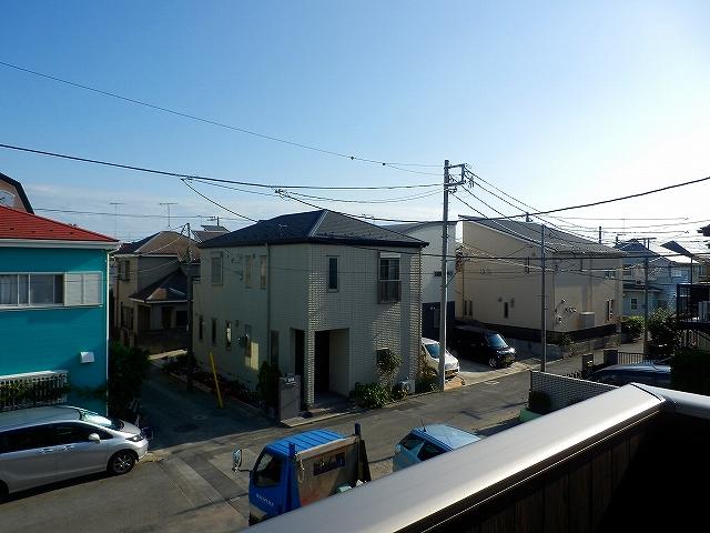 View photos from the dwelling unit. Local (10 May 2013) Shooting