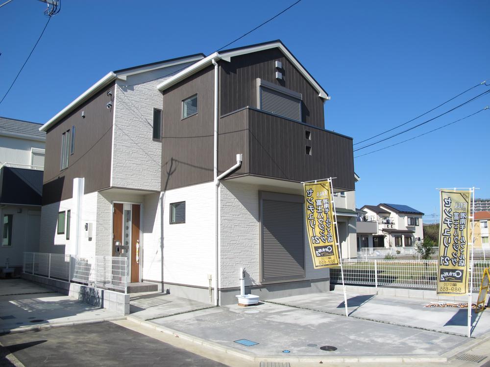 Local photos, including front road. Local (10 May 2013) Shooting