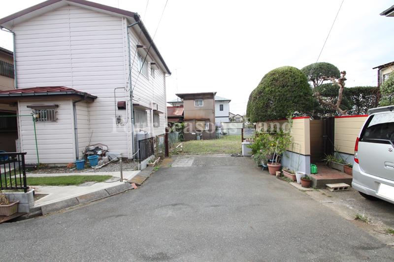 Local photos, including front road. Local (10 May 2013) Shooting