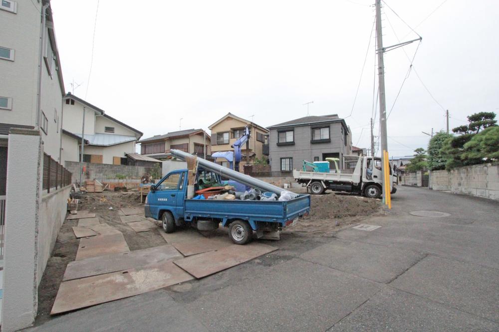 Local appearance photo. Local (08 May 2013) Shooting