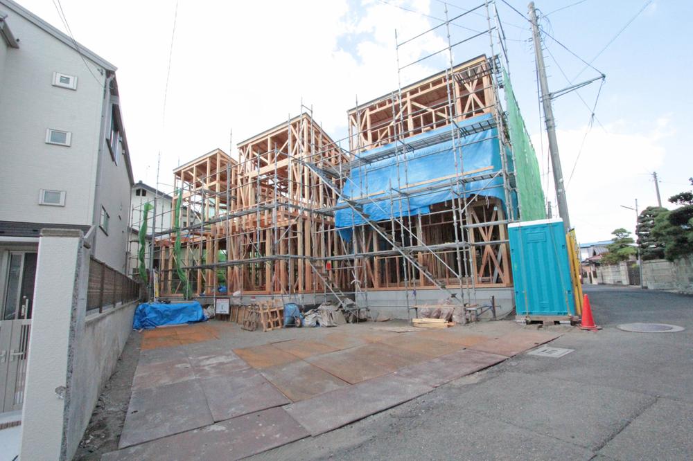 Local appearance photo. Local (09 May 2013) Shooting