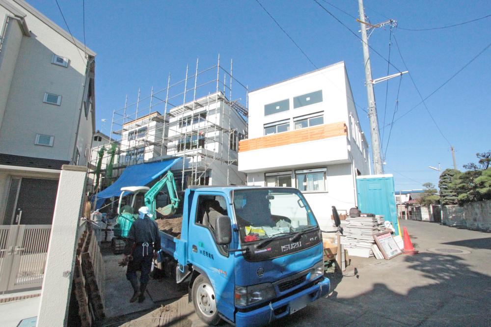 Local photos, including front road. Local (November 24, 2023) Shooting