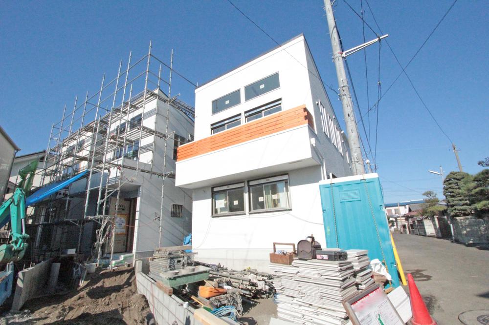 Local photos, including front road. update 2013 November 24, shooting