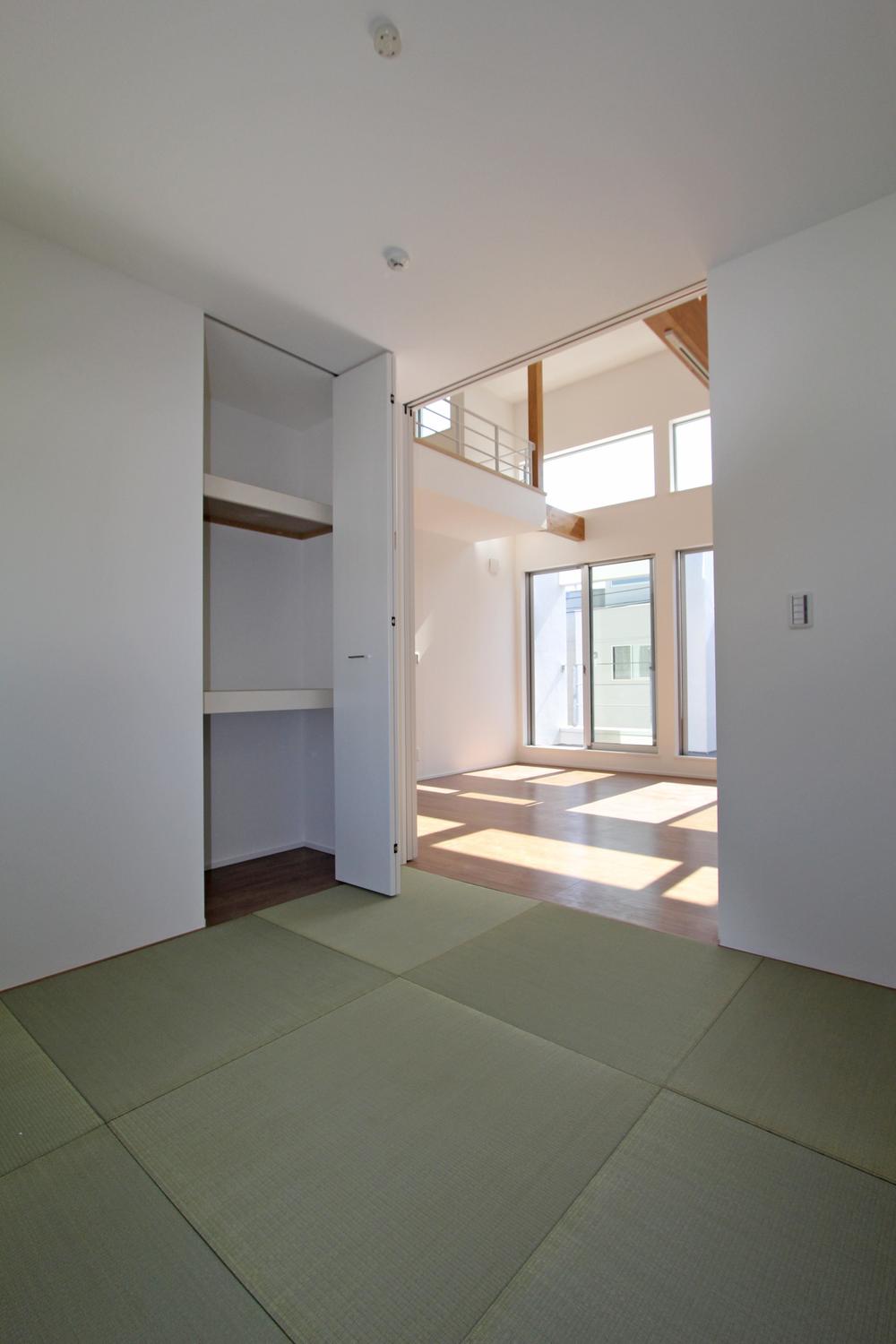 Non-living room. Same house builders construction results