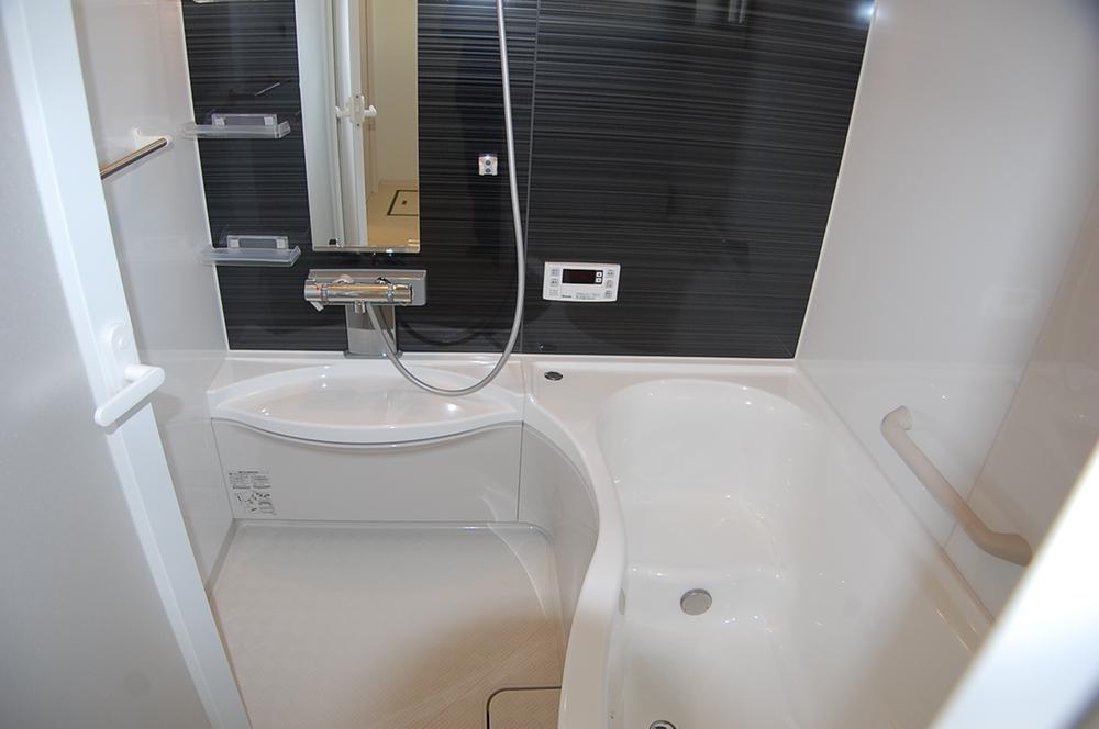 Bathroom. Local (11 May 2013) Shooting