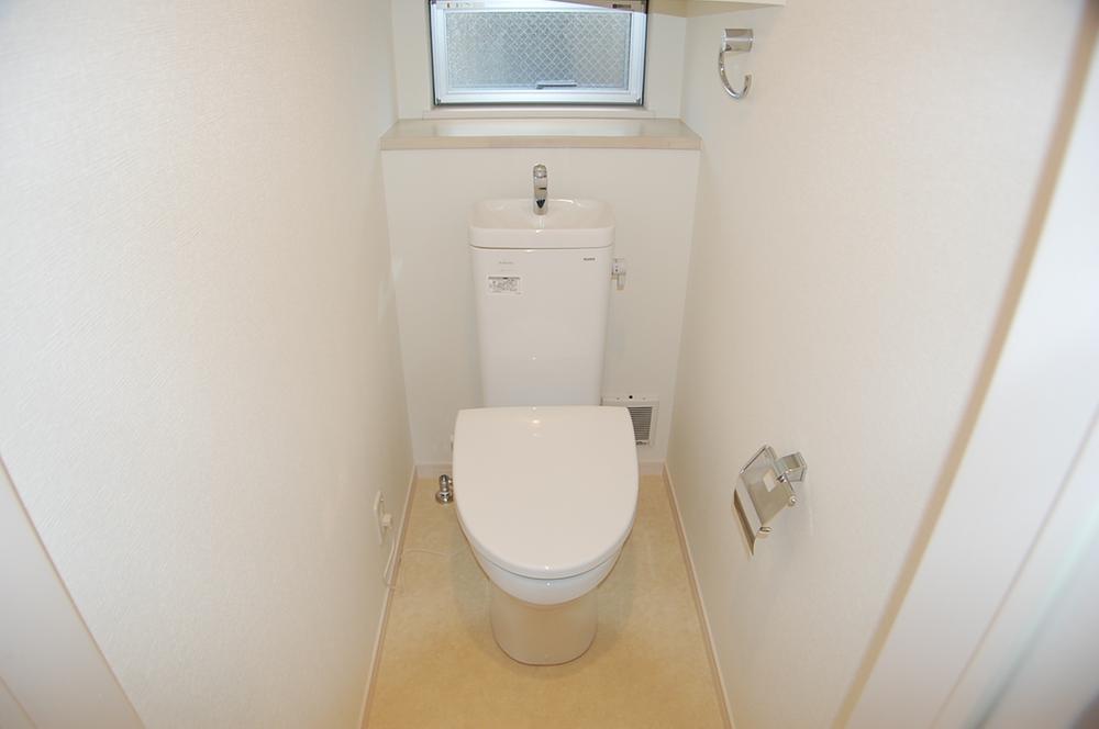 Toilet. Local (11 May 2013) Shooting