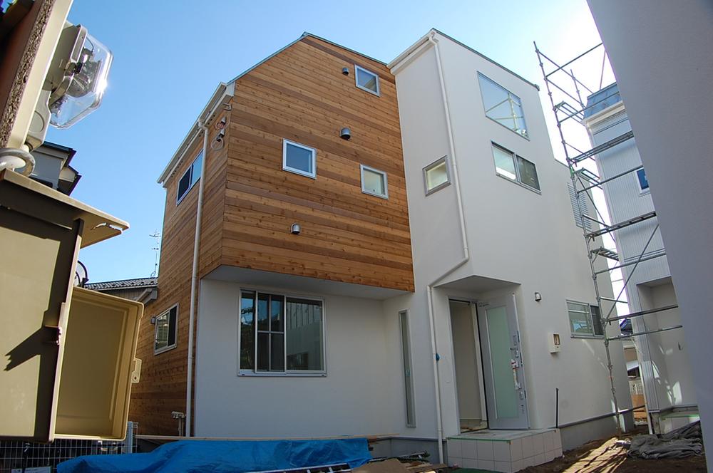 Local appearance photo. Local (11 May 2013) Shooting