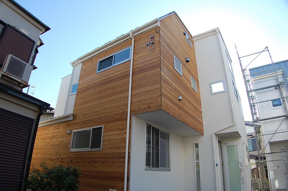 Local appearance photo. Local (11 May 2013) Shooting