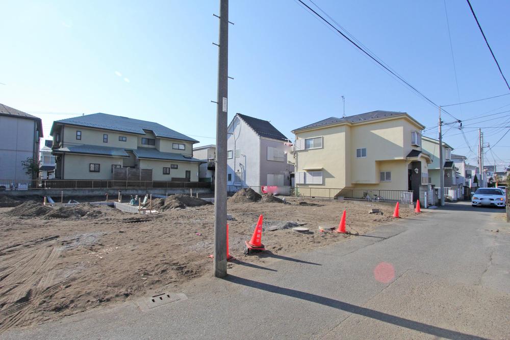 Local photos, including front road. update Local (December 03, 2013) Shooting