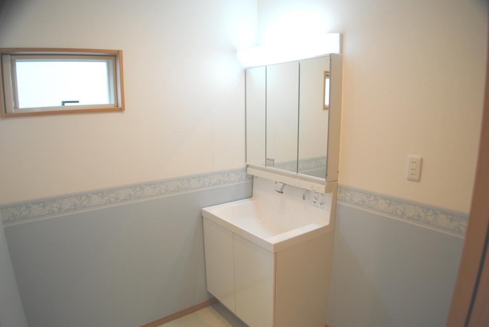 Wash basin, toilet. Indoor (September 2013) Shooting