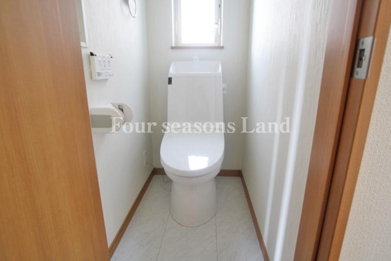 Toilet. Indoor (11 May 2013) Shooting