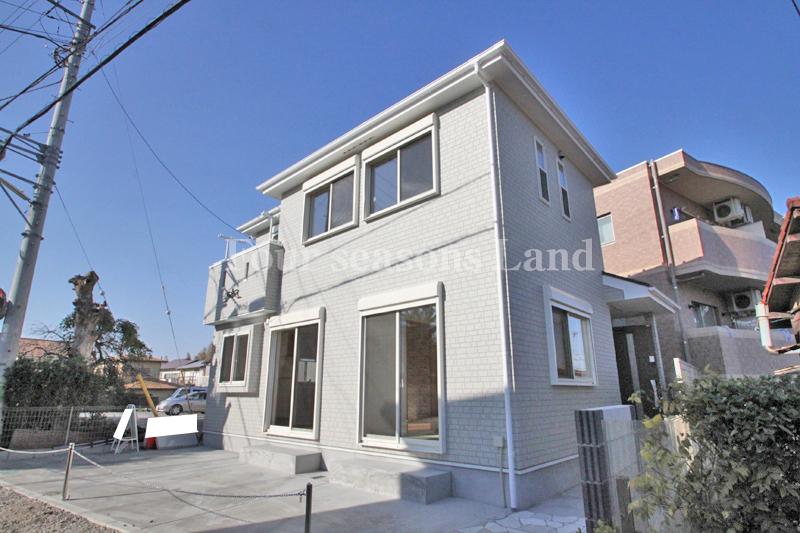 Local appearance photo. Local (12 May 2013) Shooting. Comfortable strongly under-floor ventilation in a solid foundation packing method earthquake.