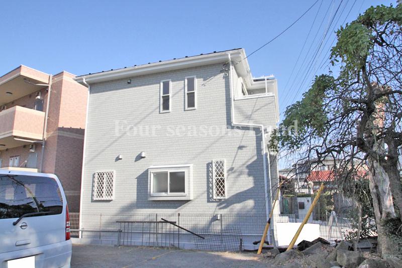 Local photos, including front road. Local (12 May 2013) Shooting