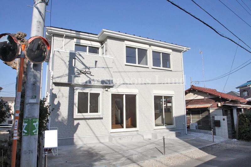 Local appearance photo. Local (12 May 2013) Shooting. South Road. It supports flat 35S.