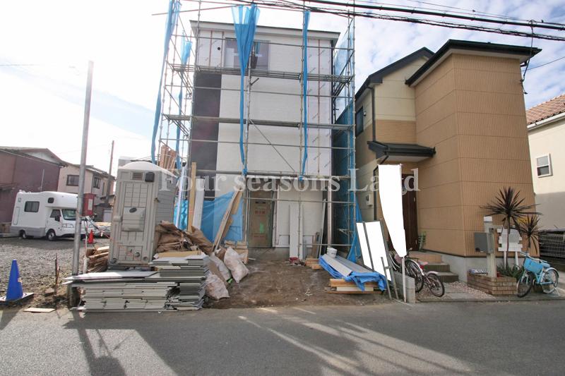 Local photos, including front road. Local (12 May 2013) Shooting